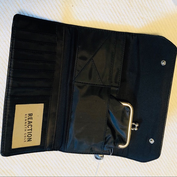 KennethCole Reaction Lauren Black Wallet - Picture 5 of 5